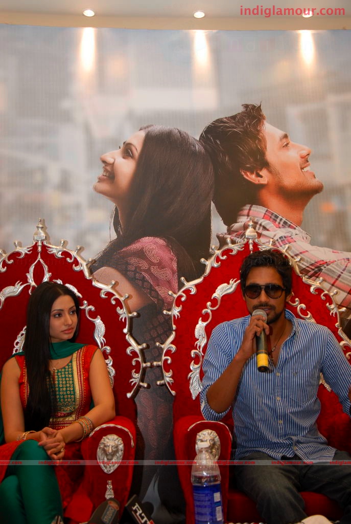 Varun and Anita at a Hyd Mall Event hd photo