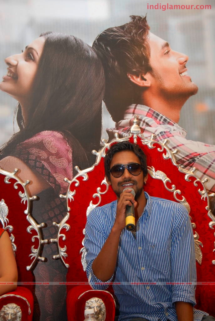 Varun and Anita at a Hyd Mall Event hd photo