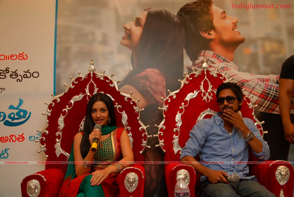 Varun and Anita at a Hyd Mall Event hd photo