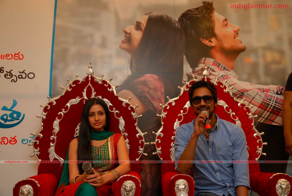Varun and Anita at a Hyd Mall Event hd photo
