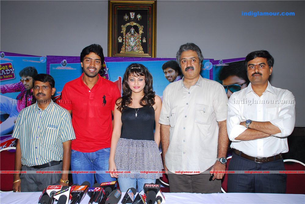 Madatha Kaja Movie Press meet Event hd photo