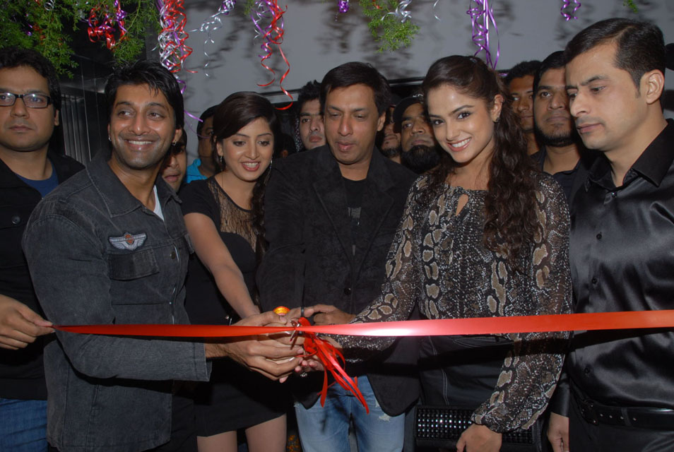Actress At Seven Oven Coffee Hookah Opening Event hd photo