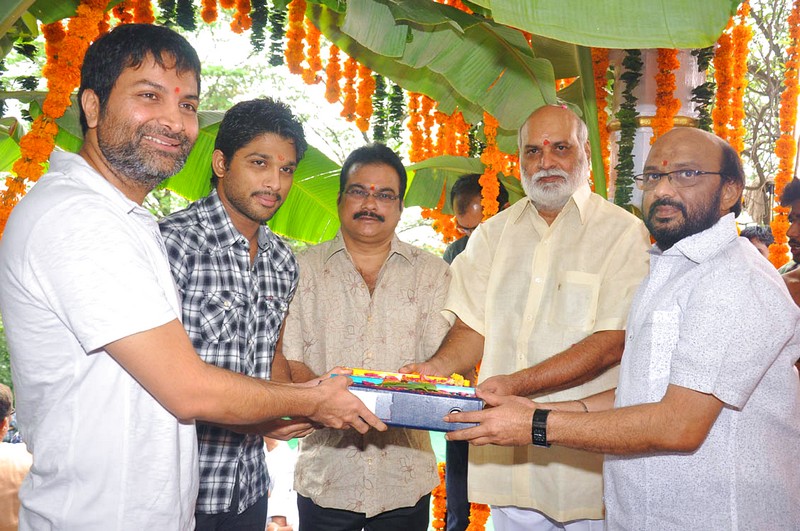 Allu Arjun and Ileana New Movie launch Event hd photo