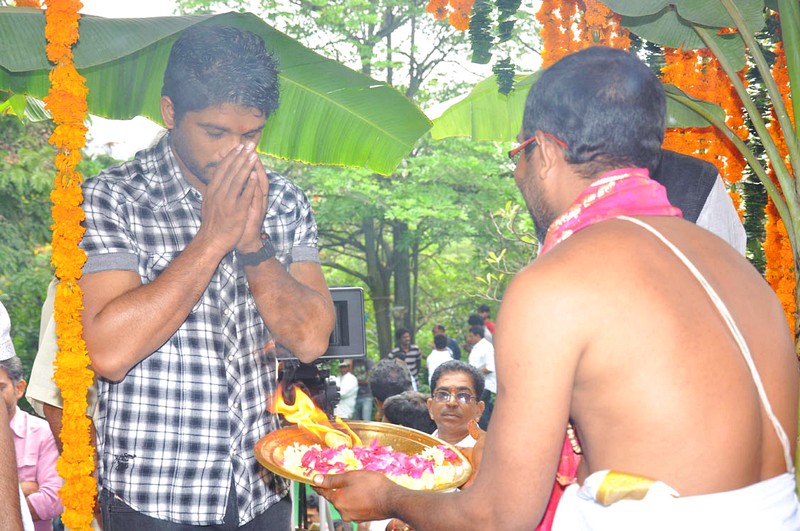 Allu Arjun and Ileana New Movie launch Event hd photo