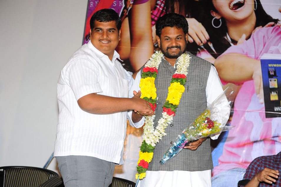 Nuvvila Abhinandhana Satkara Sabha Event hd photo