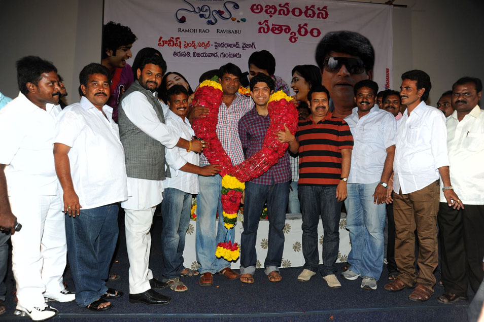 Nuvvila Abhinandhana Satkara Sabha Event hd photo