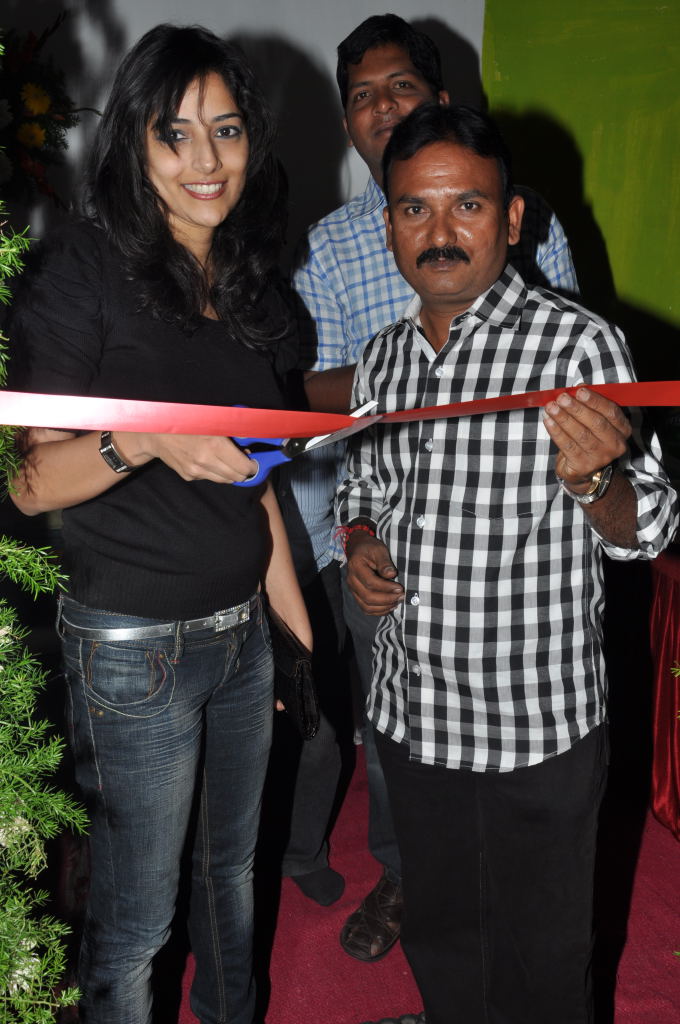 Nishanthi Launches Enr Fashion Studio Event hd photo
