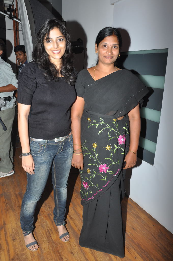Nishanthi Launches Enr Fashion Studio Event hd photo