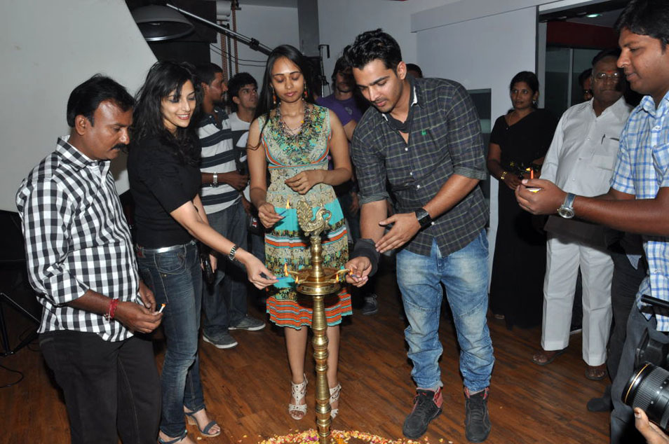 Nishanthi Launches Enr Fashion Studio Event hd photo