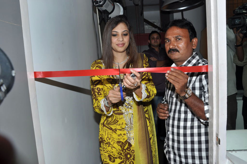 Nishanthi Launches Enr Fashion Studio Event hd photo