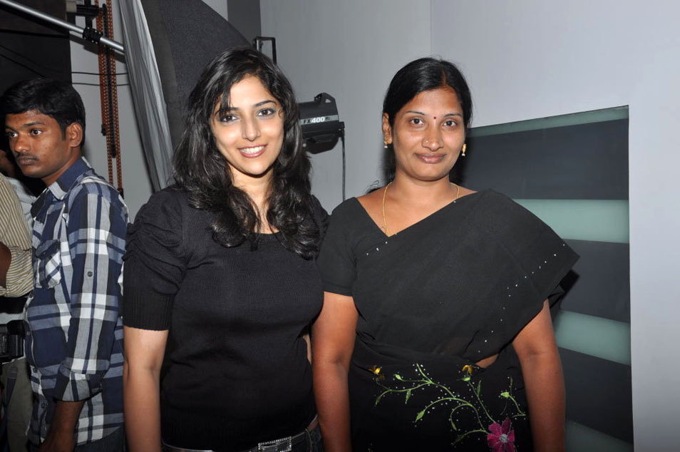 Nishanthi Launches Enr Fashion Studio Event hd photo