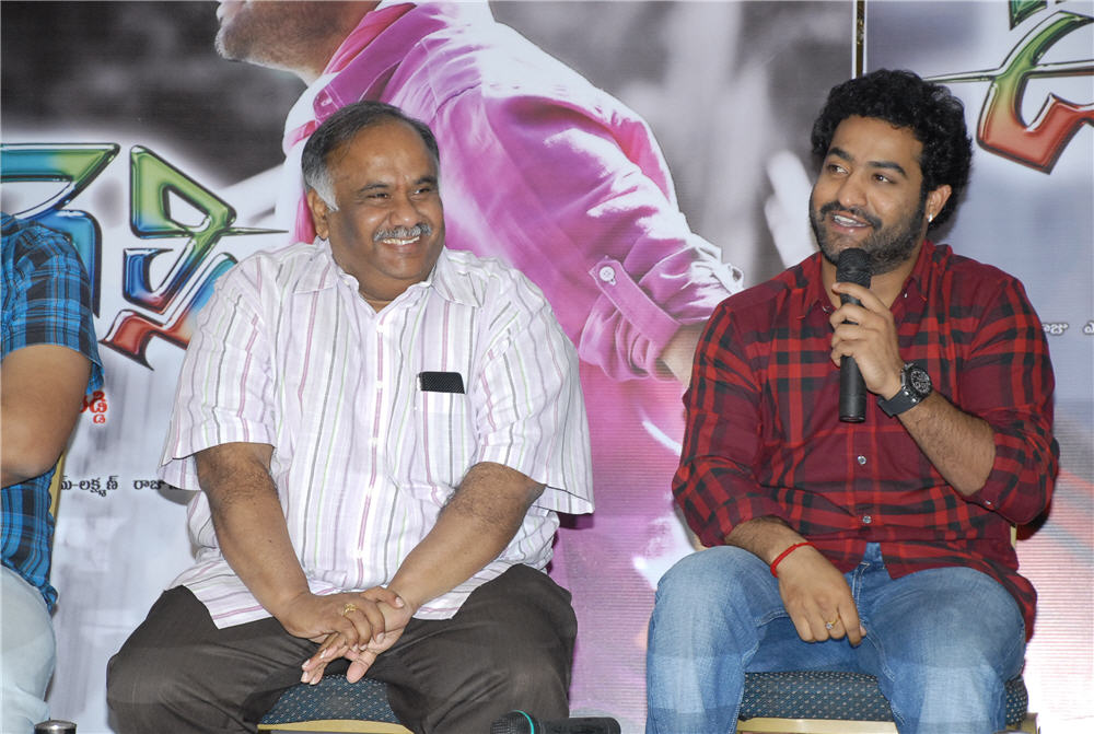 Oosaravelli Press Meet Event hd photo