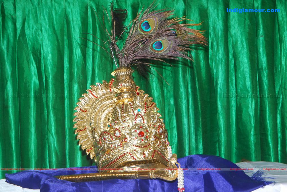 Auction Of NTR Flute and Crown Of Brindavanam Movie Event hd photo