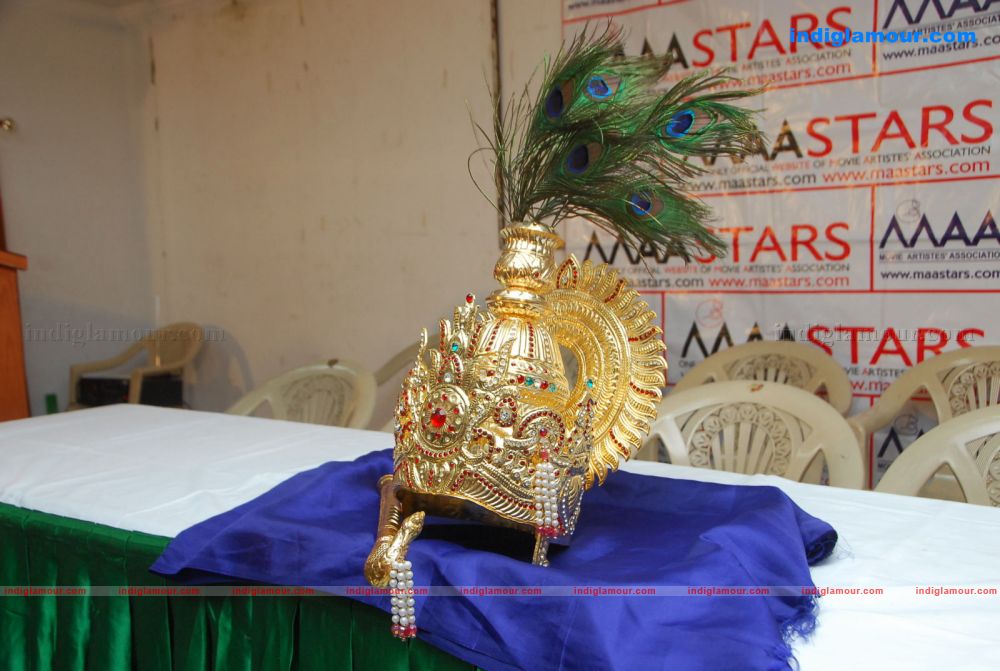 Auction Of NTR Flute and Crown Of Brindavanam Movie Event hd photo