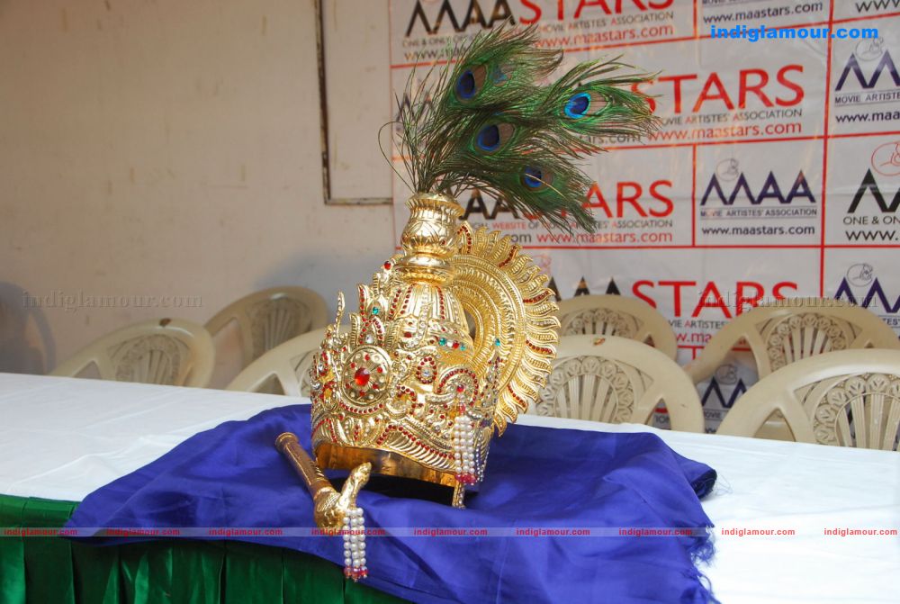 Auction Of NTR Flute and Crown Of Brindavanam Movie Event hd photo