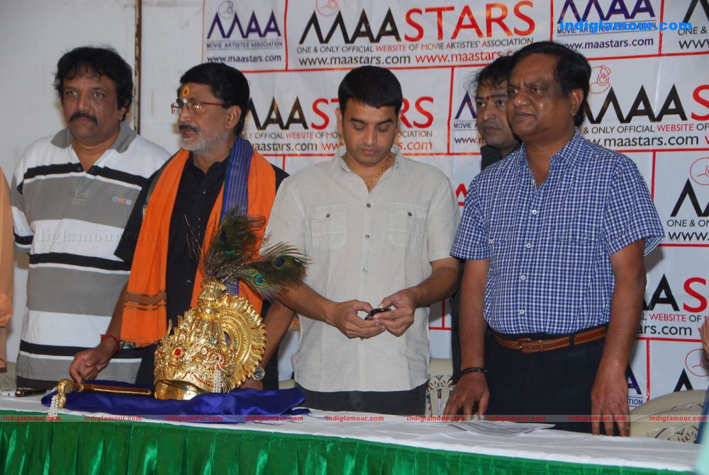 Auction Of NTR Flute and Crown Of Brindavanam Movie Event hd photo