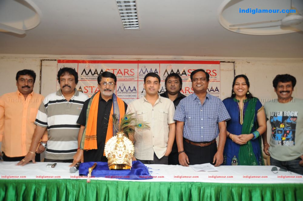 Auction Of NTR Flute and Crown Of Brindavanam Movie Event hd photo