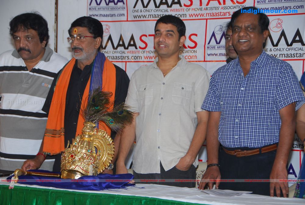 Auction Of NTR Flute and Crown Of Brindavanam Movie Event hd photo