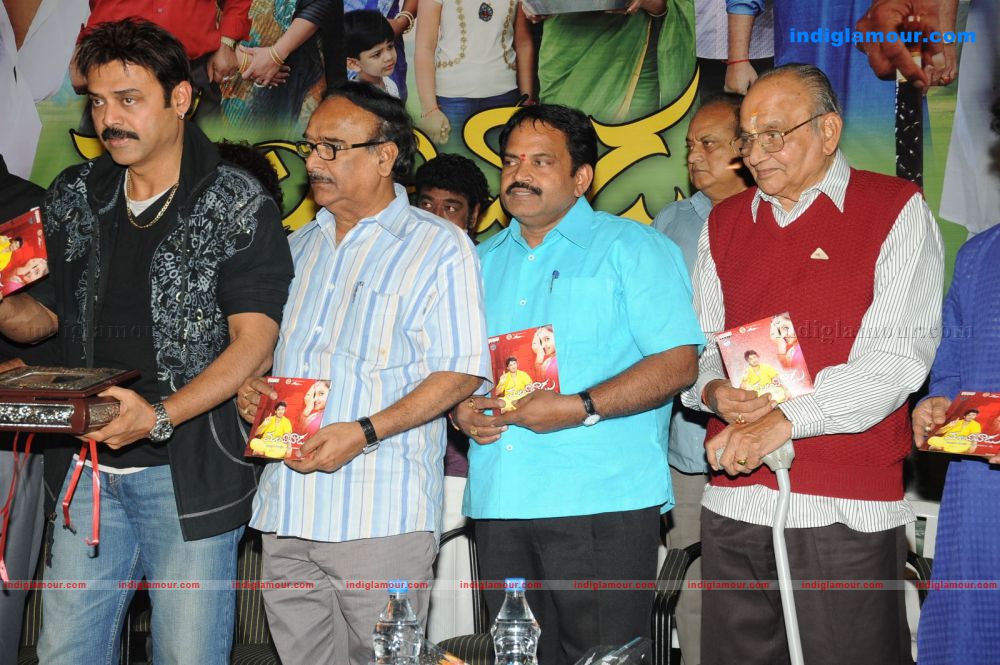 Manchivaadu Audio release Event hd photo