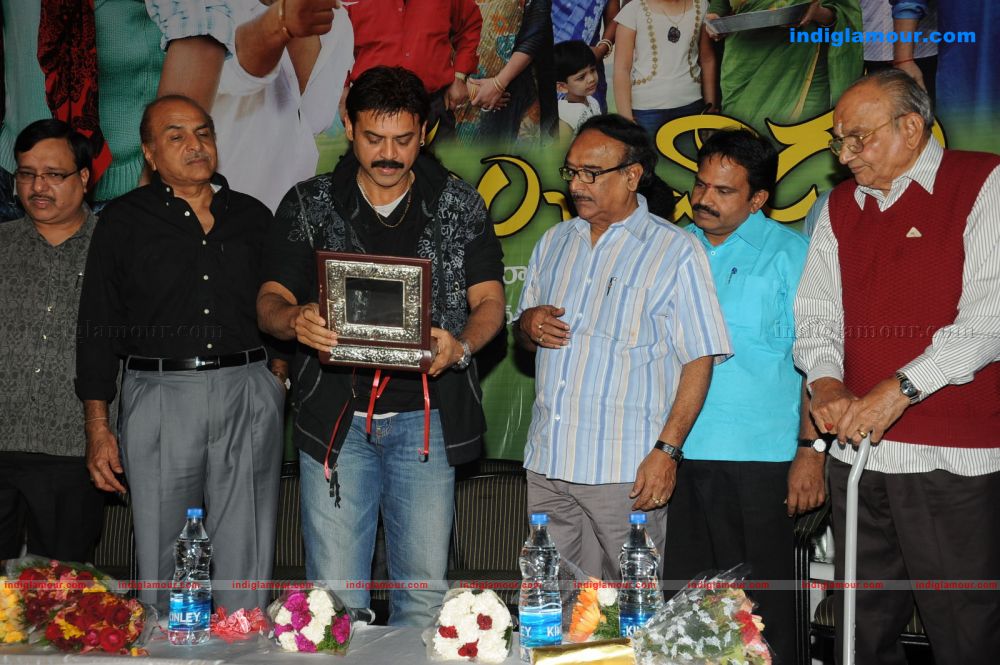 Manchivaadu Audio release Event hd photo
