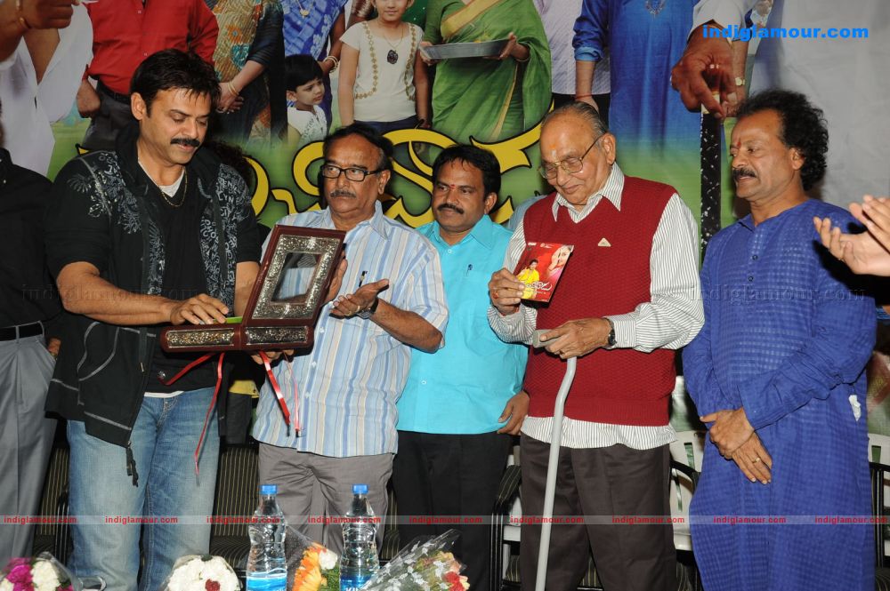 Manchivaadu Audio release Event hd photo