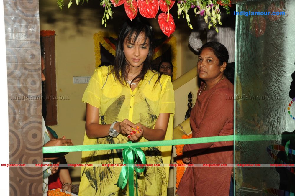 Lekshmi Manchu at Vajra Showroom Opening Event hd photo