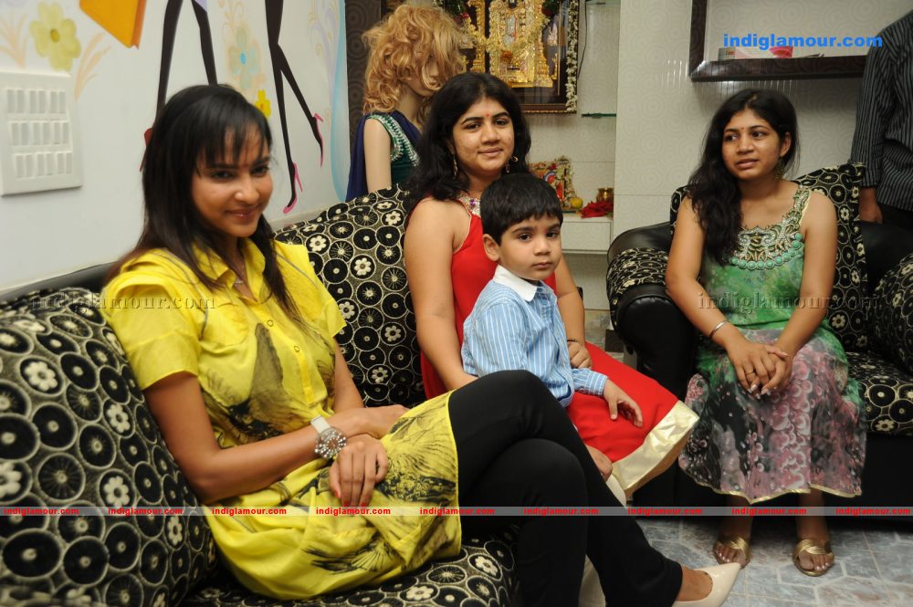 Lekshmi Manchu at Vajra Showroom Opening Event hd photo