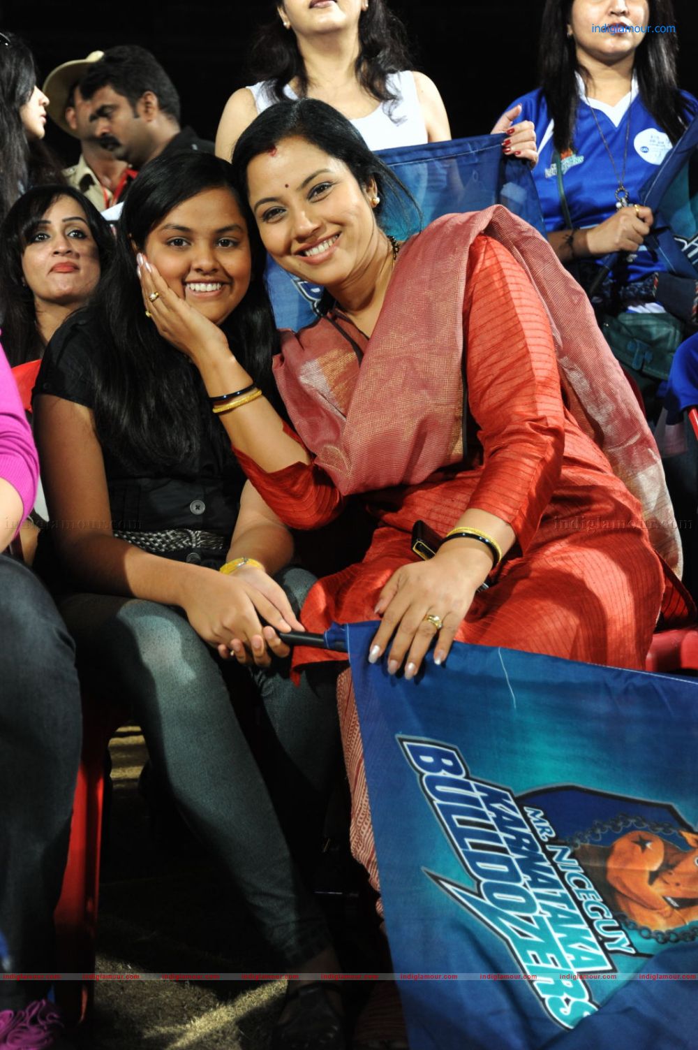 Karnataka Bulldozers Vs Mumbai Heroes Event hd photo
