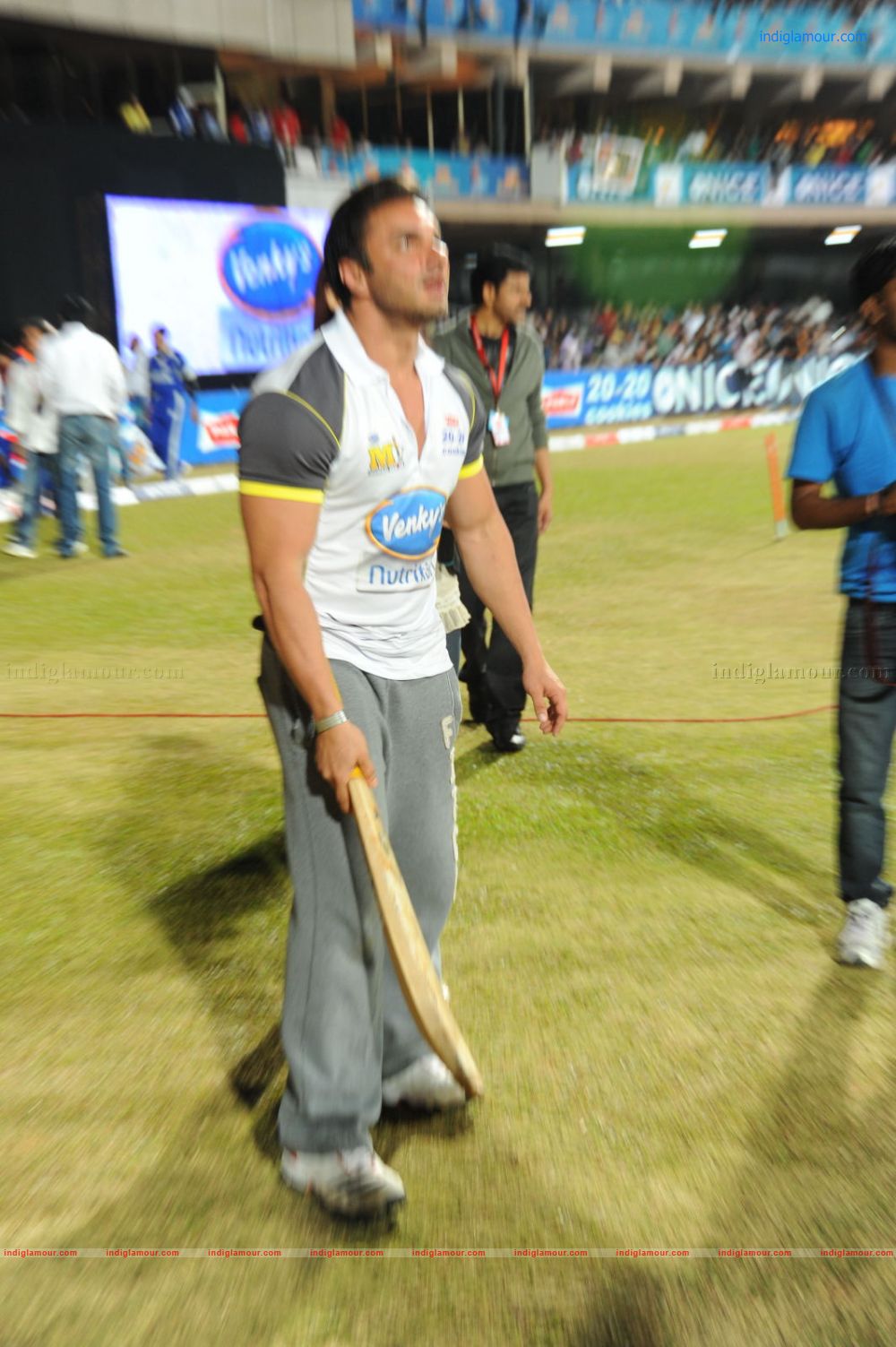 Karnataka Bulldozers Vs Mumbai Heroes Event hd photo
