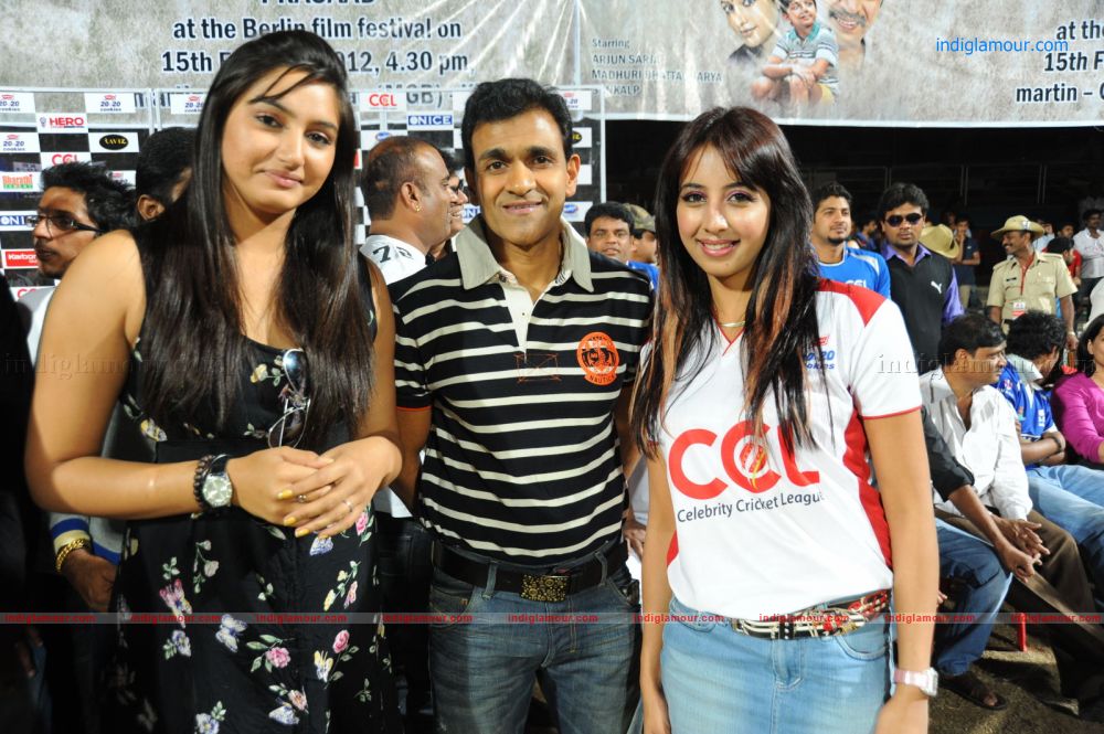 Karnataka Bulldozers Vs Mumbai Heroes Event hd photo