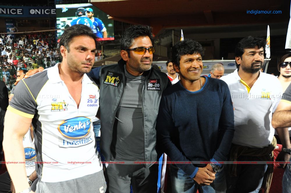 Karnataka Bulldozers Vs Mumbai Heroes Event hd photo