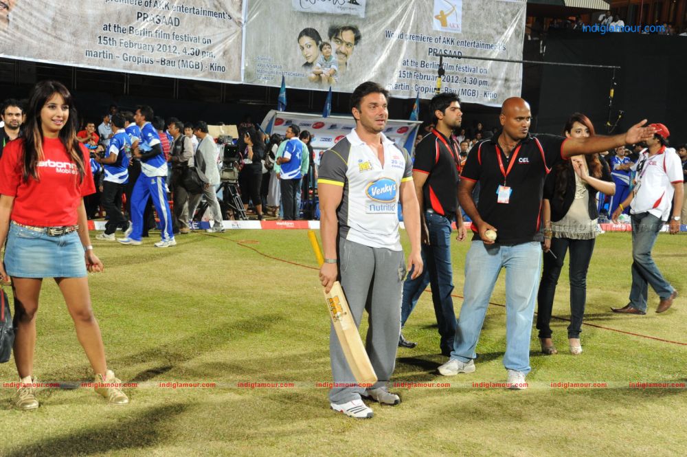 Karnataka Bulldozers Vs Mumbai Heroes Event hd photo