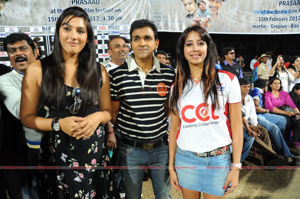 Karnataka Bulldozers Vs Mumbai Heroes Event hd photo