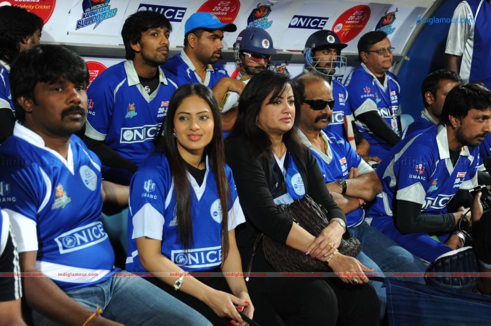 Karnataka Bulldozers Vs Mumbai Heroes Event hd photo