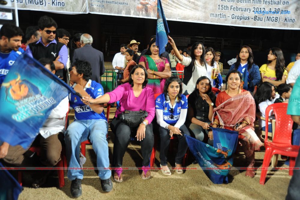 Karnataka Bulldozers Vs Mumbai Heroes Event hd photo