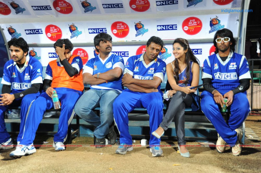 Karnataka Bulldozers Vs Mumbai Heroes Event hd photo