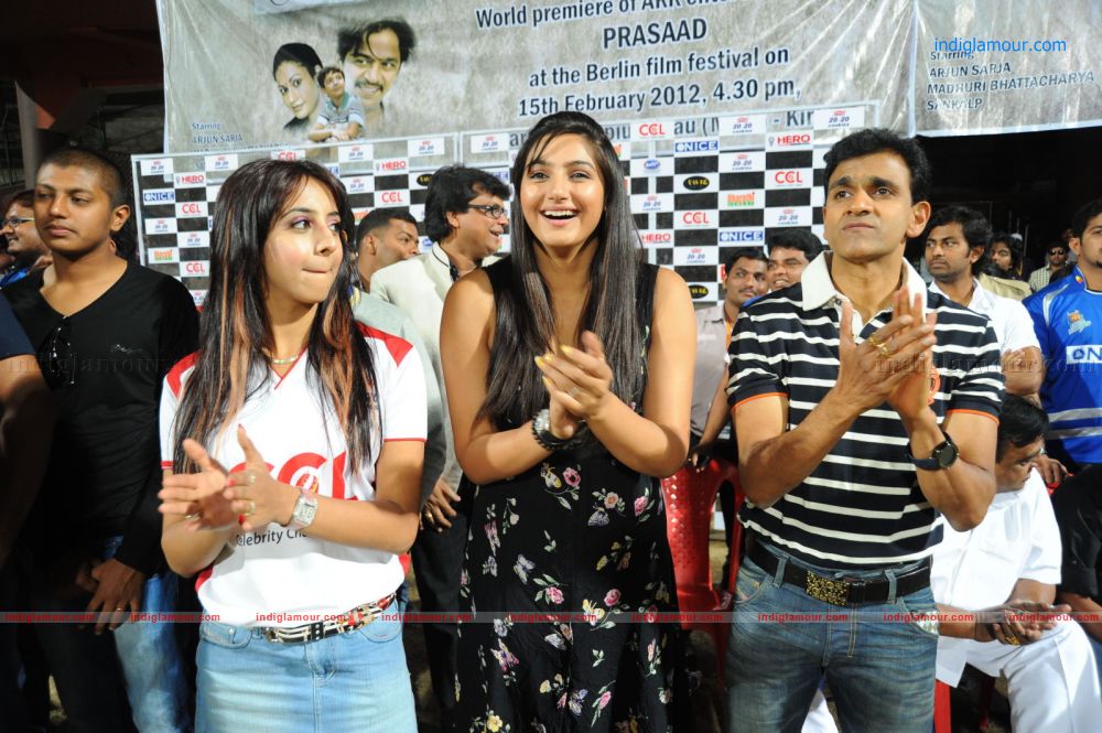 Karnataka Bulldozers Vs Mumbai Heroes Event hd photo