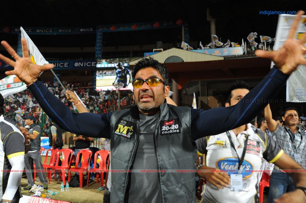 Karnataka Bulldozers Vs Mumbai Heroes Event hd photo