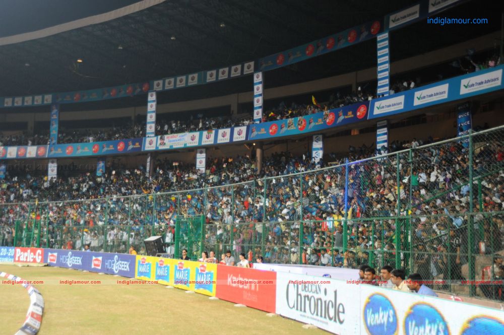 Karnataka Bulldozers Vs Mumbai Heroes Event hd photo