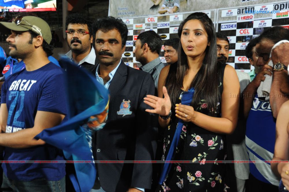 Karnataka Bulldozers Vs Mumbai Heroes Event hd photo