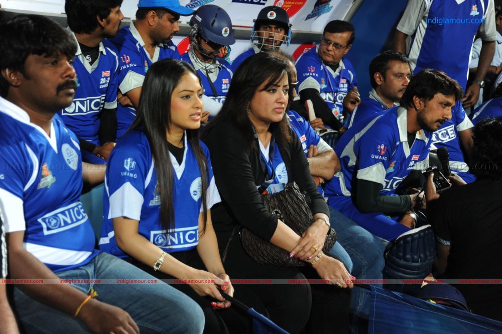 Karnataka Bulldozers Vs Mumbai Heroes Event hd photo