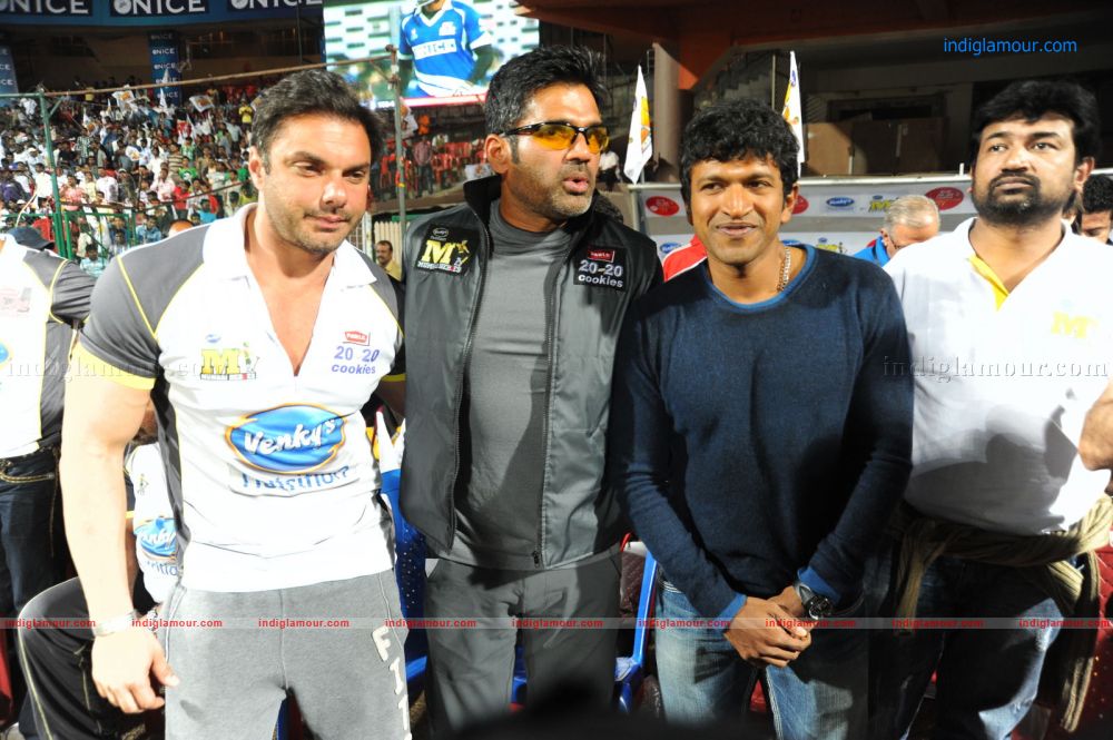 Karnataka Bulldozers Vs Mumbai Heroes Event hd photo