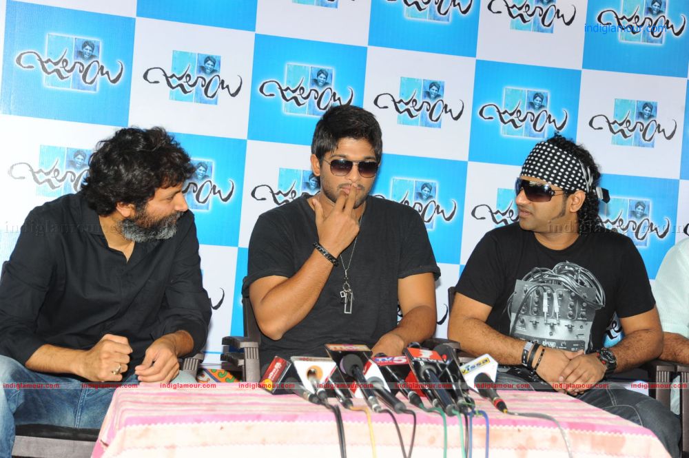 Julayi movie pressmeet Event hd photo