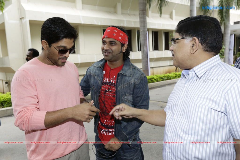 Julayi Pakado Pakado Song Release Event hd photo