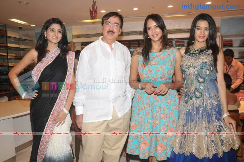 Lakshmi Manchu And other Celebs At Neerus Elite 6th Anniversary Event hd photo