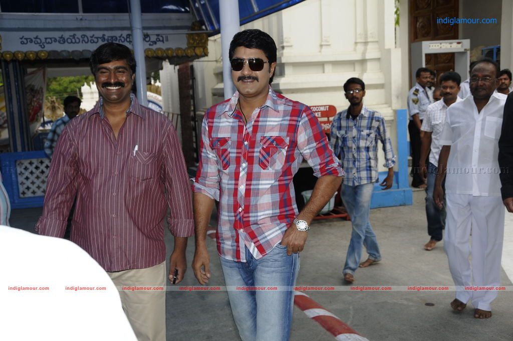 Lucky telugu Movie Opening Event hd photo