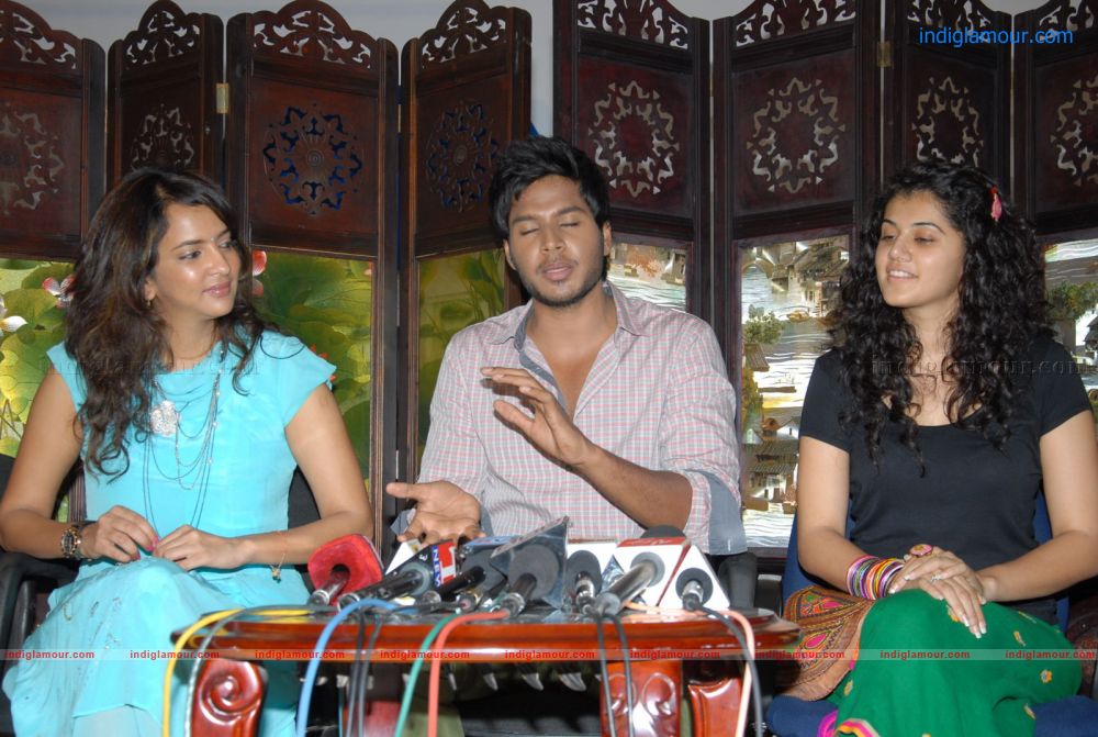 Gundello Godari Movie Press Meet Event hd photo