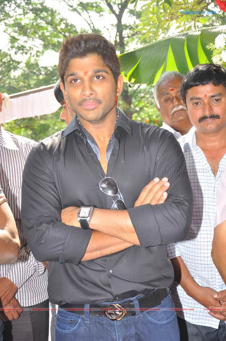 Iddarammailatho Movie Opening Photos Event hd photo