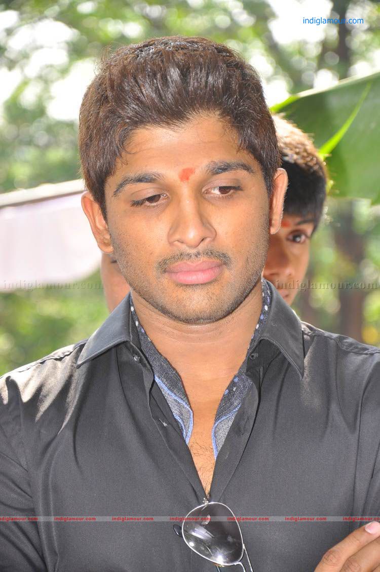 Iddarammailatho Movie Opening Photos Event hd photo