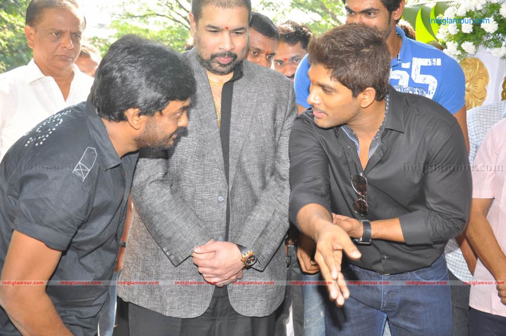 Iddarammailatho Movie Opening Photos Event hd photo